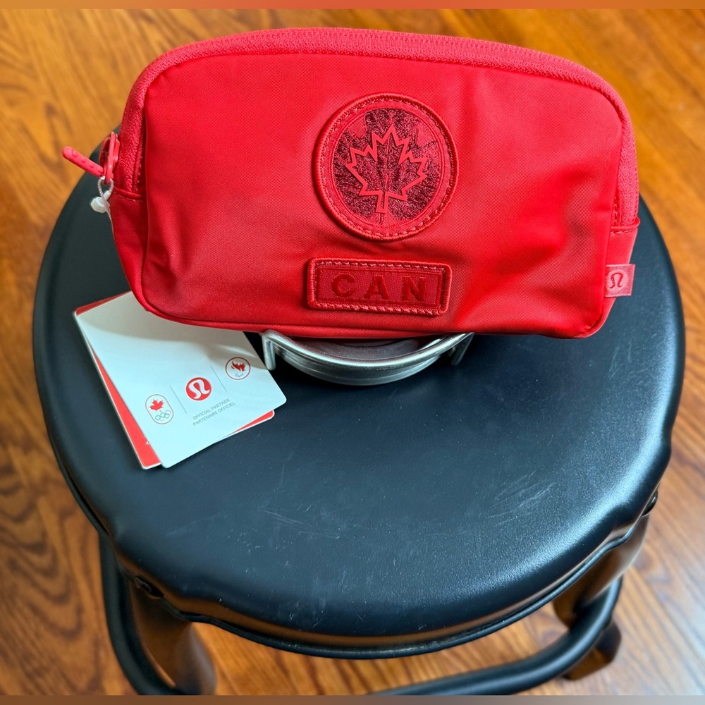 GORGEOUS LULULEMON OLYMPIC BELT
Bag!!!
